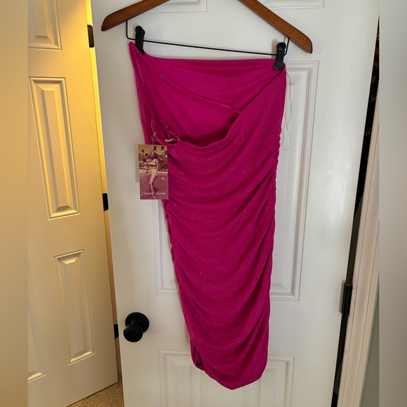 NWT Emerald Sundae
Juniors' Glitter-Knit One-Shoulder Dress | Large - Picture 3 of 5